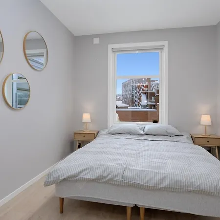 Apartment 4 Bedroom Penthouse Appartment, Right On The Mainstreet *