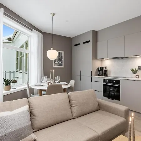 Apartment 4 Bedroom Penthouse Appartment, Right On The Mainstreet *