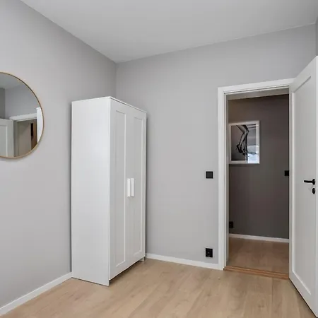 4 Bedroom Penthouse Appartment, Right On The Mainstreet Apartment