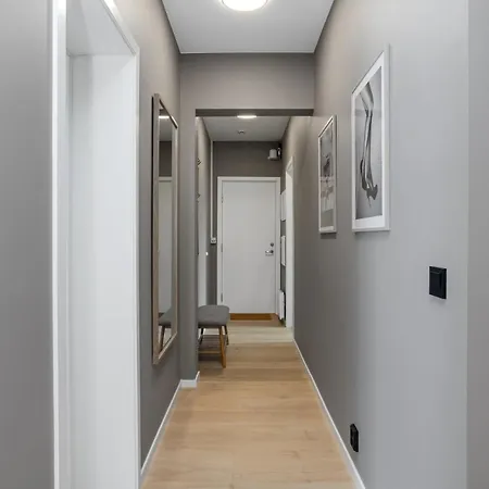 4 Bedroom Penthouse Appartment, Right On The Mainstreet