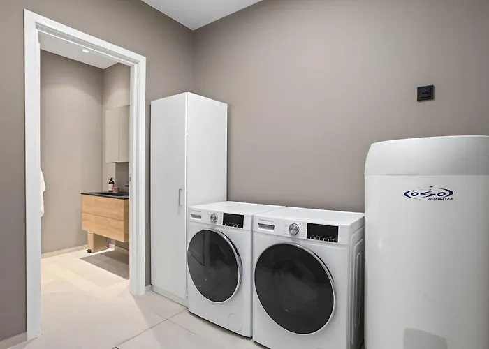 4 Bedroom Penthouse Appartment, Right On The Mainstreet Apartamento *
