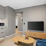 4 Bedroom Penthouse Appartment, Right On The Mainstreet Apartment *