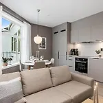 Apartment 4 Bedroom Penthouse Appartment, Right On The Mainstreet *