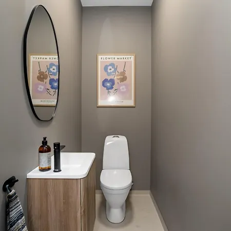 4 Bedroom Penthouse Appartment, Right On The Mainstreet 公寓 *
